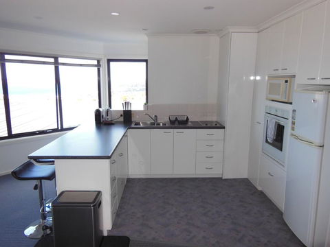 Modern Hobart Apartment With Stunning Views - New Castle Holiday 2
