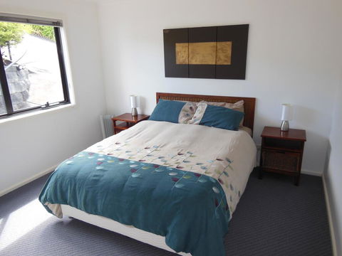 Modern Hobart Apartment With Stunning Views - New Castle Holiday 1