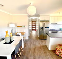 Modern Majestic - everything you need - private location - New Castle Holiday