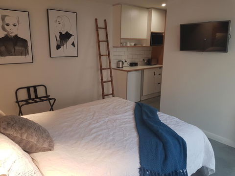 Modern, Private And Close To Town. - New Castle Holiday 2