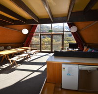 Moonbah Ski Lodge - New Castle Holiday