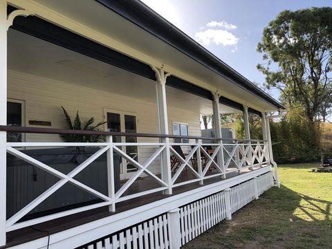 Moongalba Cottage - New Castle Holiday 0