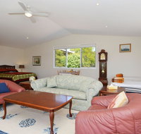 Morisset Waterfront 1bdr Studio looking over Trinity Marina - New Castle Holiday