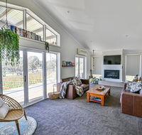 Mortimers Wines - The Canopy Loft - New Castle Holiday