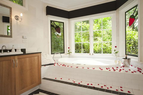 Mountain Whispers Strawberry Patch - New Castle Holiday 1