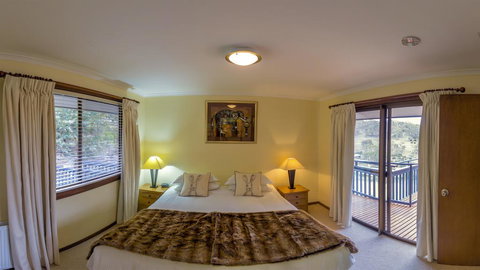 Mowamba River Lodge - New Castle Holiday 2