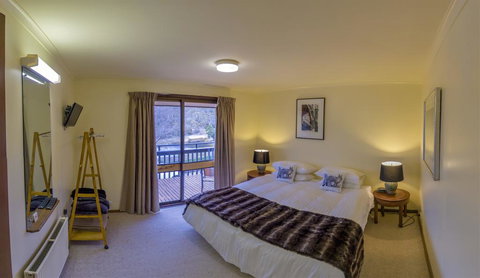 Mowamba River Lodge - New Castle Holiday 3