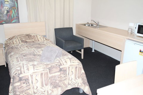 Mt Isa Irish Club Accommodation - New Castle Holiday 1