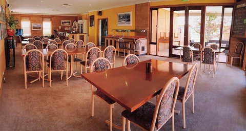 Mud Hut Motel - New Castle Holiday 3