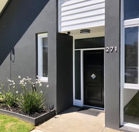 Murray's Place on Pakenham - New Castle Holiday