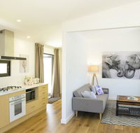 Myrtle Tree Lodge - Trunks - New Castle Holiday