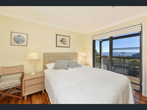 Narrow Neck Views - New Castle Holiday 3