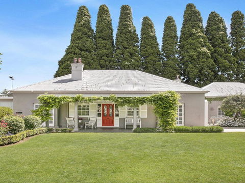 Nattai Lodge - House & Cottage In Beautiful Garden - New Castle Holiday 0