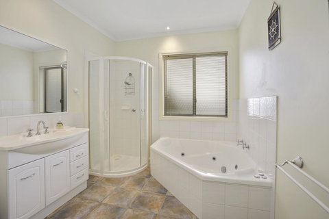 NELSON COVE 2 - Townhouse A Short Walk To Town - New Castle Holiday 3