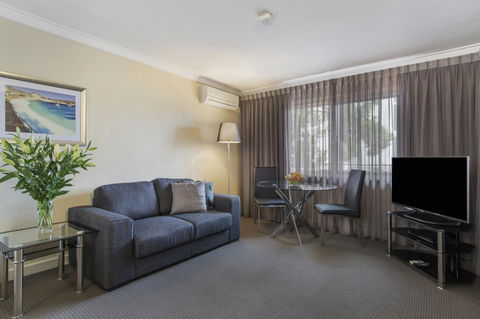 The Peninsula Riverside Serviced Apartments - New Castle Holiday 28