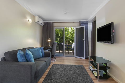 The Peninsula Riverside Serviced Apartments - New Castle Holiday 17