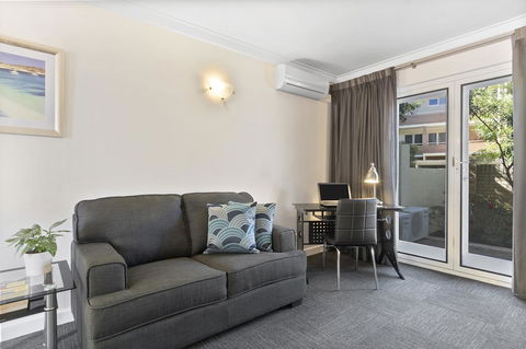 The Peninsula Riverside Serviced Apartments - New Castle Holiday 1
