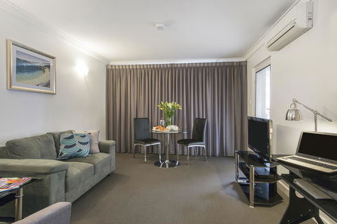 The Peninsula Riverside Serviced Apartments - New Castle Holiday 31