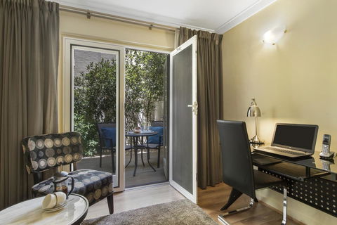 The Peninsula Riverside Serviced Apartments - New Castle Holiday 24