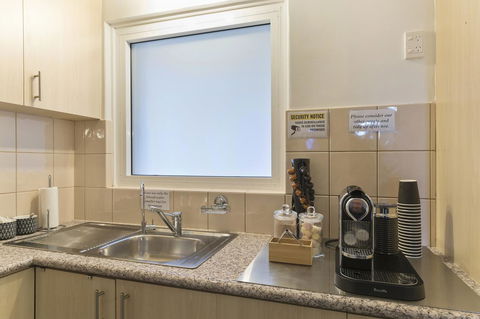 The Peninsula Riverside Serviced Apartments - New Castle Holiday 37