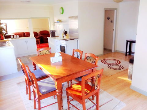 Forrest St Apartments - New Castle Holiday 7