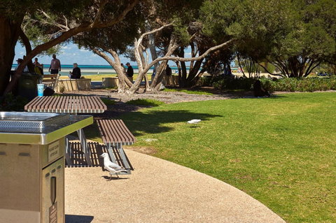 The Urban Beach House - New Castle Holiday 21