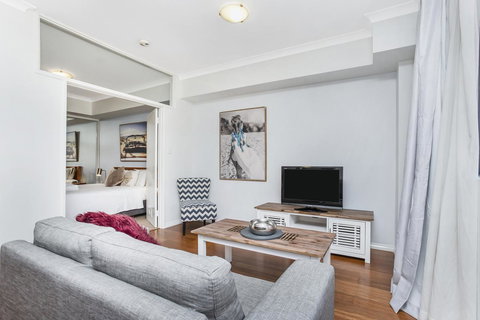 6 Executive Eastside Parking, Gym & Pool - New Castle Holiday 4