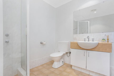 6 Executive Eastside Parking, Gym & Pool - New Castle Holiday 15