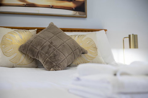 6 Executive Eastside Parking, Gym & Pool - New Castle Holiday 3