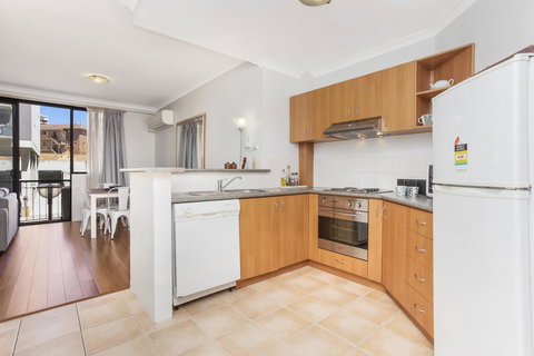 6 Executive Eastside Parking, Gym & Pool - New Castle Holiday 20