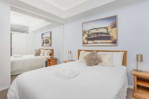 6 Executive Eastside Parking, Gym & Pool - New Castle Holiday 2