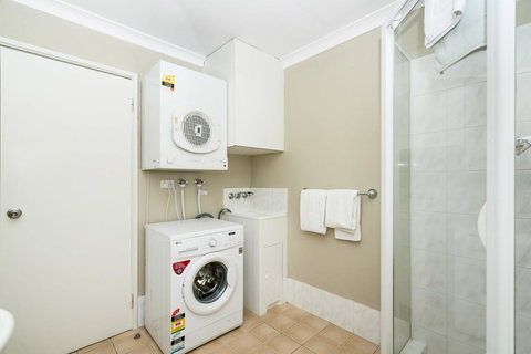 6 Executive Eastside Parking, Gym & Pool - New Castle Holiday 30