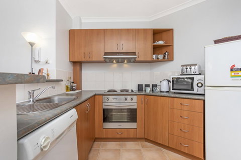 6 Executive Eastside Parking, Gym & Pool - New Castle Holiday 19