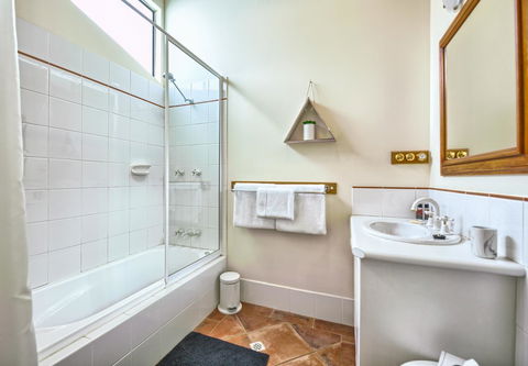 Spencer Suites Albany - New Castle Holiday 12