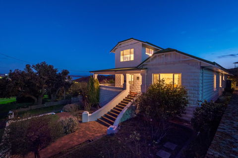 Serpentine Rose - New Castle Holiday 1