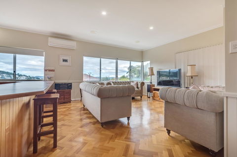 Serpentine Rose - New Castle Holiday 5