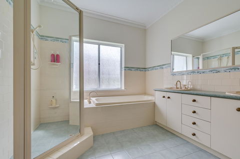 Serpentine Rose - New Castle Holiday 12