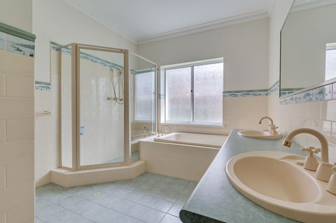 Serpentine Rose - New Castle Holiday 14