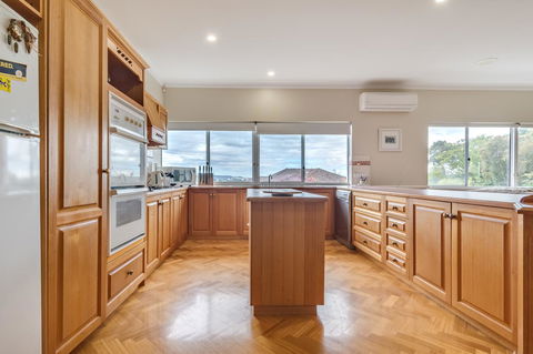 Serpentine Rose - New Castle Holiday 6