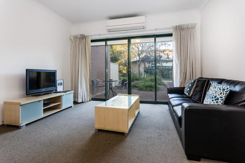 Perth Ascot Central Apartment Hotel Official - New Castle Holiday 24