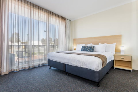 Perth Ascot Central Apartment Hotel Official - New Castle Holiday 13