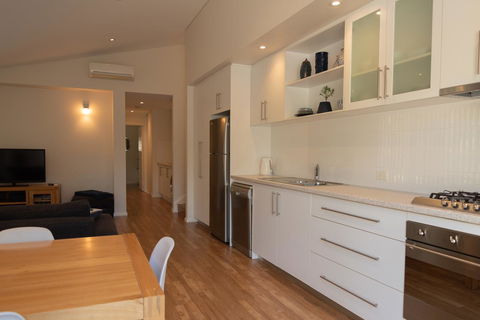 Cape Villas Dunsborough Unit 2 - New Castle Holiday 3