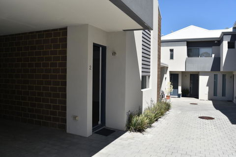 Central Executive Townhouse - New Castle Holiday 5