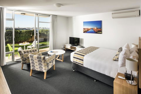 Be. Fremantle - New Castle Holiday 5