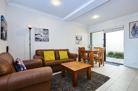 Fremantle Townhouse U/5 - New Castle Holiday 3