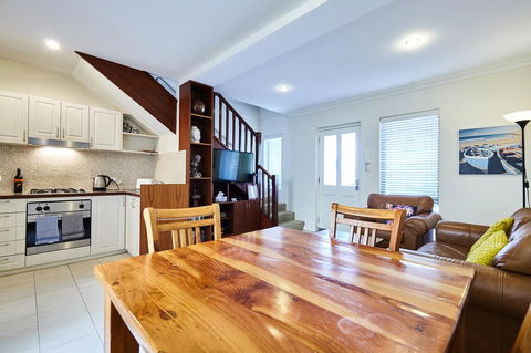 Fremantle Townhouse U/5 - New Castle Holiday 2