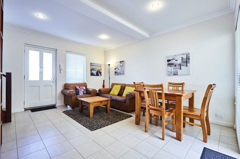 Fremantle Townhouse U/5 - New Castle Holiday 4