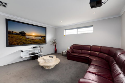 Rainbow Dream House - New Castle Holiday 3