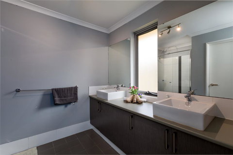 Rainbow Dream House - New Castle Holiday 8