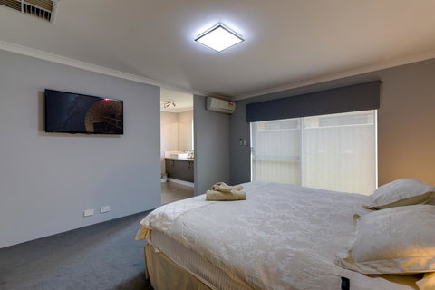 Rainbow Dream House - New Castle Holiday 7